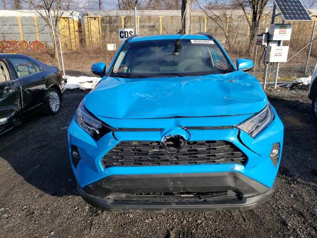 4T3R6RFV2MU006106 - 2021 TOYOTA RAV4 XLE BLUE photo 5