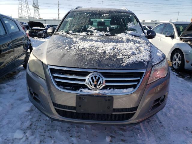 WVGAV7AX4BW527397 - 2011 VOLKSWAGEN TIGUAN S GRAY photo 5