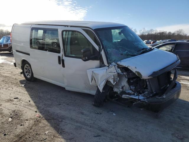 1GTUGADX1A1173418 - 2010 GMC SAVANA G1500 WHITE photo 4