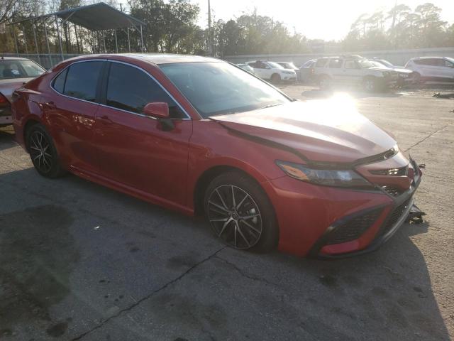 4T1T11AK5PU088199 - 2023 TOYOTA CAMRY SE NIGHT SHADE RED photo 4