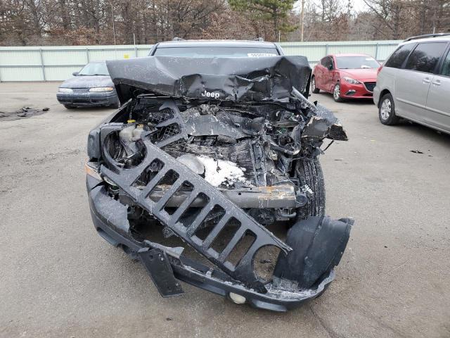 1C4NJRFB4ED784084 - 2014 JEEP PATRIOT LATITUDE BLACK photo 5