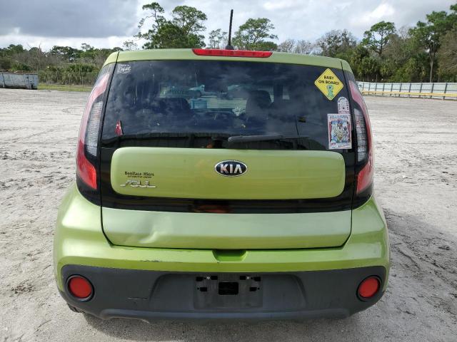 KNDJN2A20J7901900 - 2018 KIA SOUL GREEN photo 6