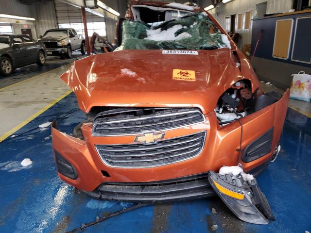 KL7CJPSB8GB573581 - 2016 CHEVROLET TRAX 1LT ORANGE photo 5