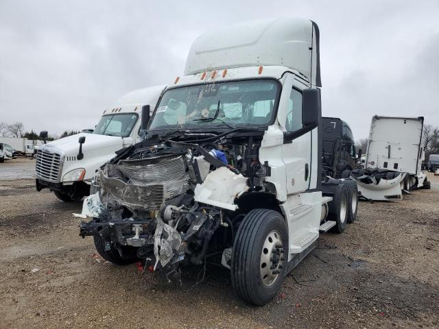 3AKJHLDV1PDUF4039 - 2023 FREIGHTLINER CASCADIA 1 WHITE photo 2