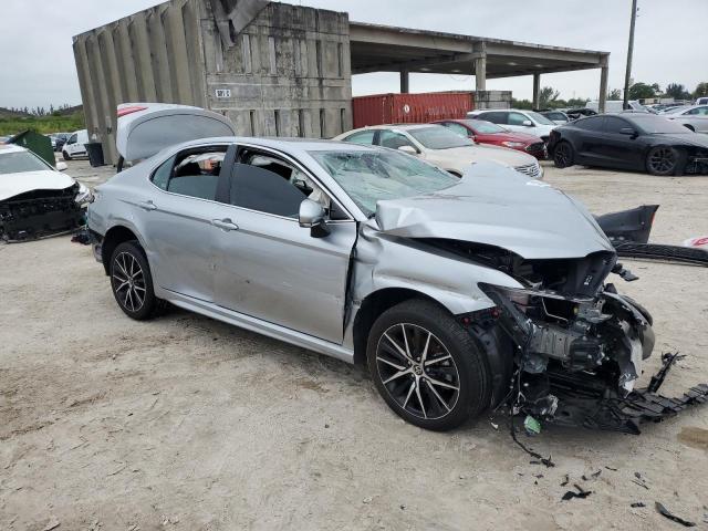 4T1G11AK6PU778013 - 2023 TOYOTA CAMRY SE NIGHT SHADE SILVER photo 4