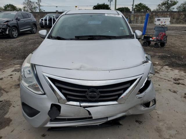 3N1CN7APXGL836062 - 2016 NISSAN VERSA S SILVER photo 5