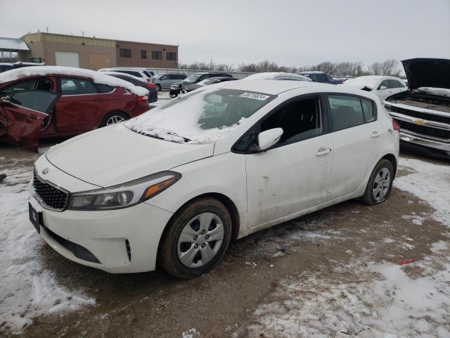 KNAFK5A81H5668875 - 2017 KIA FORTE LX WHITE photo 1