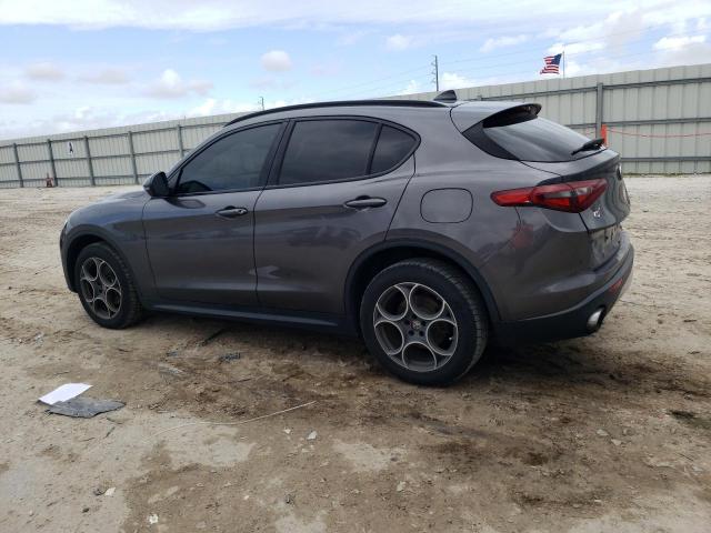 ZASFAKPN6J7B76930 - 2018 ALFA ROMEO STELVIO SPORT Grau Foto 2