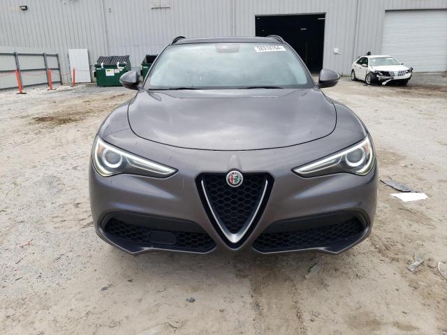 ZASFAKPN6J7B76930 - 2018 ALFA ROMEO STELVIO SPORT Grau Foto 5
