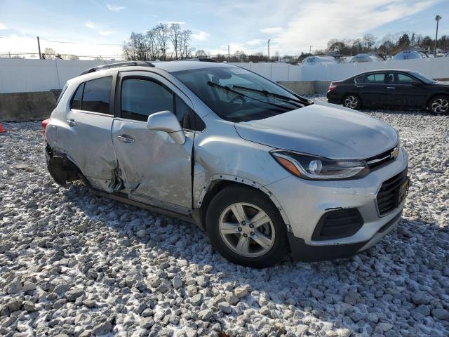 3GNCJLSB1JL239904 - 2018 CHEVROLET TRAX 1LT SILVER photo 4