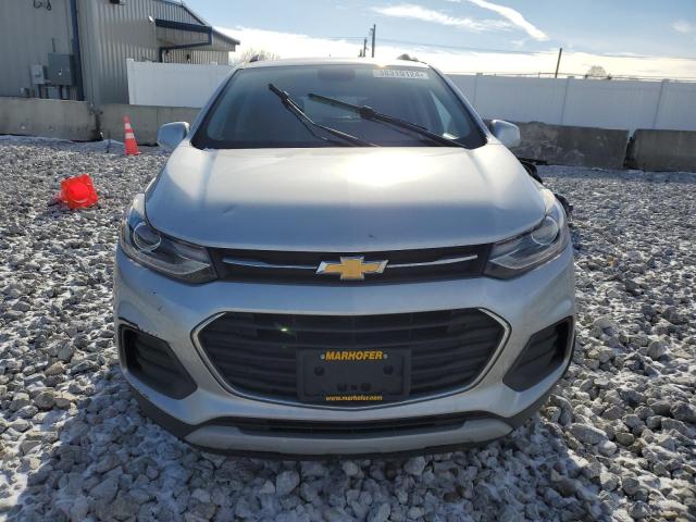 3GNCJLSB1JL239904 - 2018 CHEVROLET TRAX 1LT SILVER photo 5