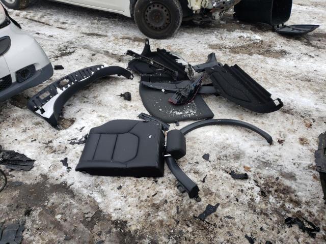 SJKCH5CR0JA047258 - 2018 INFINITI QX30 BASE RED photo 12