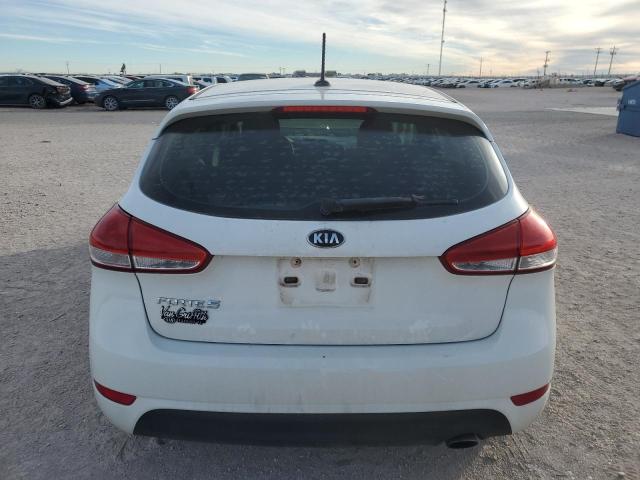 KNAFK5A80H5666955 - 2017 KIA FORTE LX WHITE photo 6