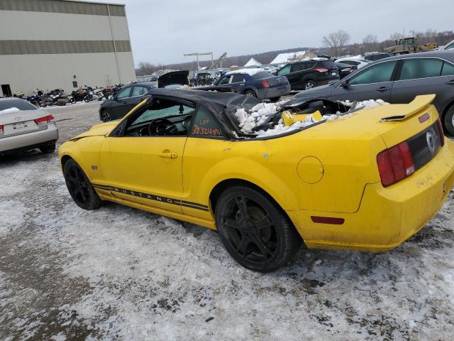 1ZVFT85H955209405 - 2005 FORD MUSTANG GT YELLOW photo 2