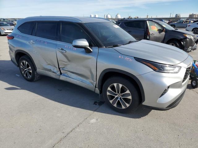 5TDGZRAH2MS516456 - 2021 TOYOTA HIGHLANDER XLE SILVER photo 4