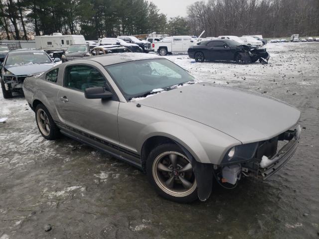 1ZVHT80NX85127306 - 2008 FORD MUSTANG GRAY photo 4