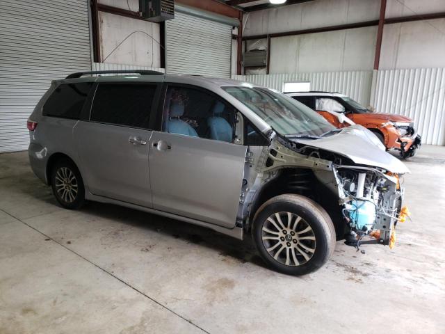 5TDYZ3DC8JS946618 - 2018 TOYOTA SIENNA XLE SILVER photo 4