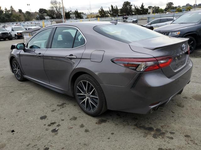 4T1S31AK0MU560648 - 2021 TOYOTA CAMRY SE GRAY photo 2