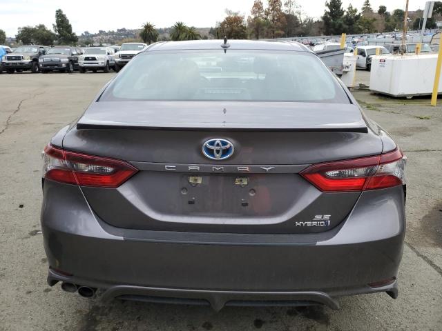 4T1S31AK0MU560648 - 2021 TOYOTA CAMRY SE GRAY photo 6