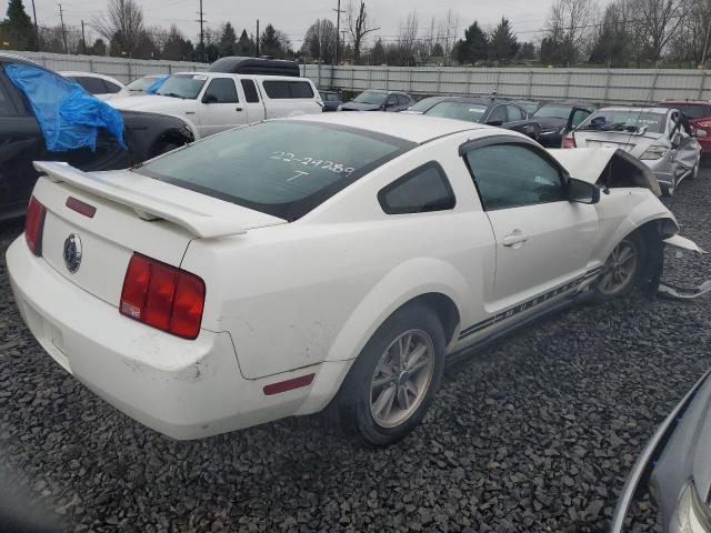 1ZVFT80N555101439 - 2005 FORD MUSTANG WHITE photo 3