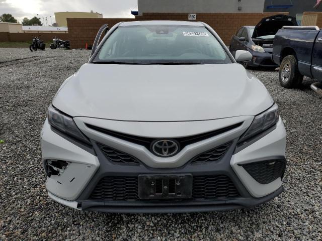 4T1G11AK5PU142439 - 2023 TOYOTA CAMRY SE NIGHT SHADE GRAY photo 5