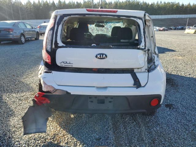 KNDJN2A21K7635286 - 2019 KIA SOUL WHITE photo 6