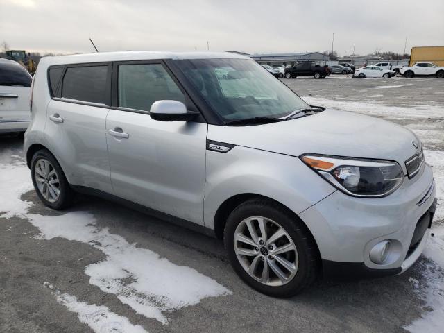 KNDJP3A5XJ7593788 - 2018 KIA SOUL + SILVER photo 4