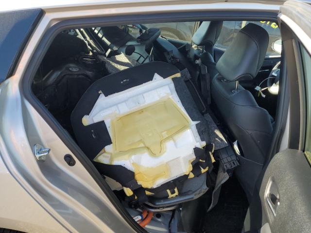 JTDKARFP1J3102356 - 2018 TOYOTA PRIUS PRIM Silber Foto 10