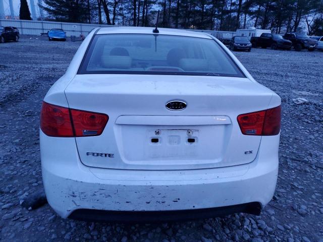 KNAFU4A29D5728251 - 2013 KIA FORTE EX WHITE photo 6