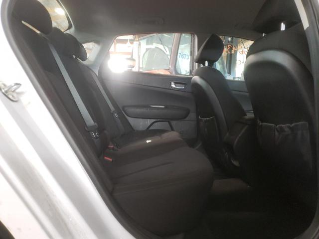 5XXGT4L39JG192814 - 2018 KIA OPTIMA LX WHITE photo 10