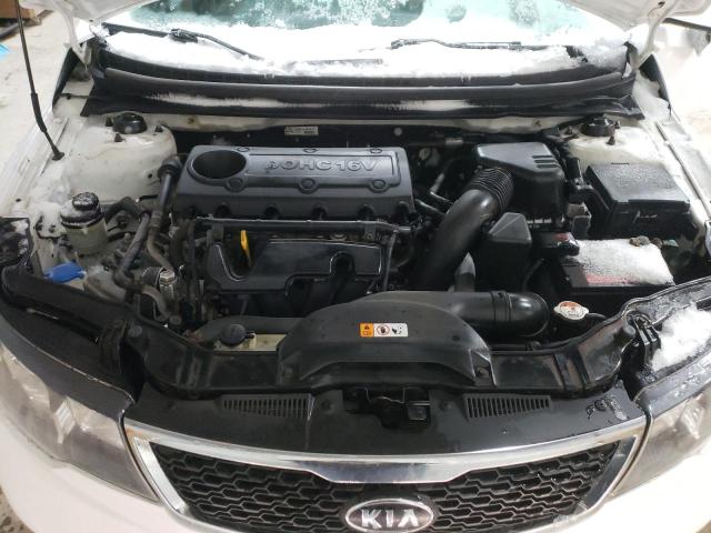 KNAFU4A25D5665052 - 2013 KIA FORTE EX WHITE photo 11