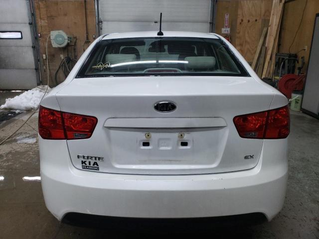 KNAFU4A25D5665052 - 2013 KIA FORTE EX WHITE photo 6