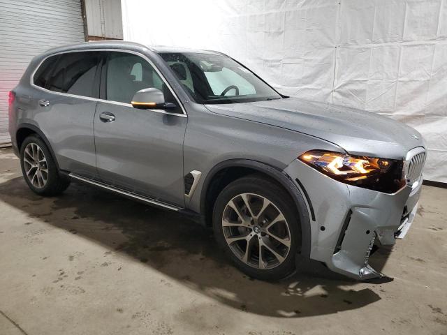 5UX23EU07R9U34446 - 2024 BMW X5 XDRIVE40I GRAY photo 4