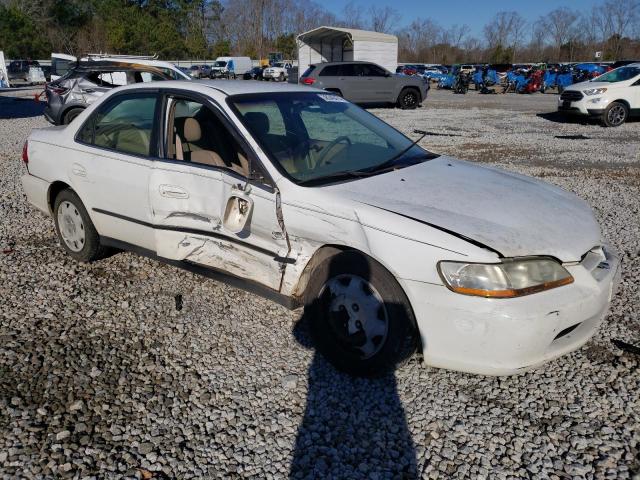 1HGCG5649WA041120 - 1998 HONDA ACCORD LX WHITE photo 4