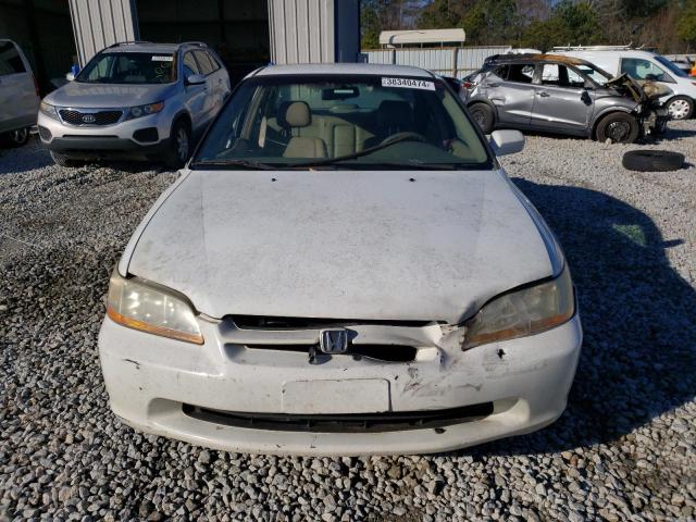 1HGCG5649WA041120 - 1998 HONDA ACCORD LX WHITE photo 5