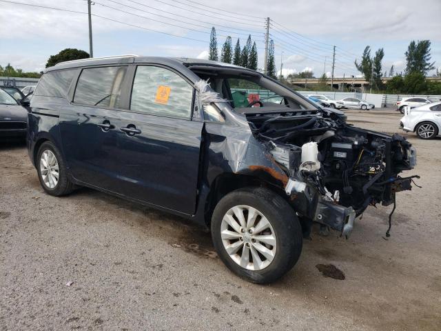 KNDMB5C15H6265647 - 2017 KIA SEDONA LX BLACK photo 4