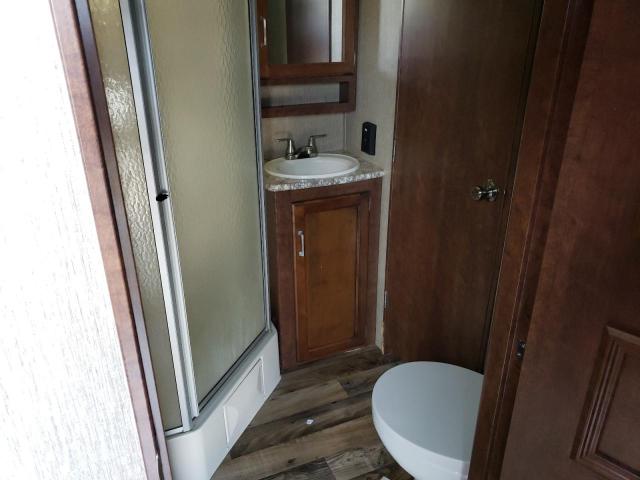 4YDT32825HB451962 - 2017 KEYSTONE OUTBACK TWO TONE photo 8