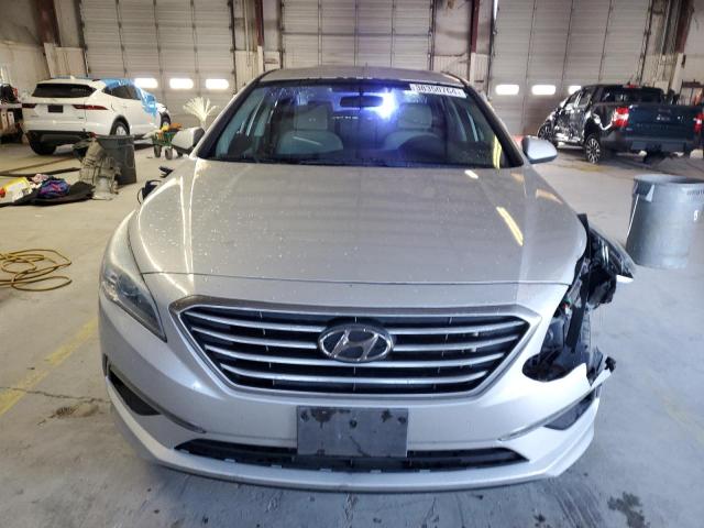 5NPE24AF1FH003219 - 2015 HYUNDAI SONATA SE SILVER photo 5