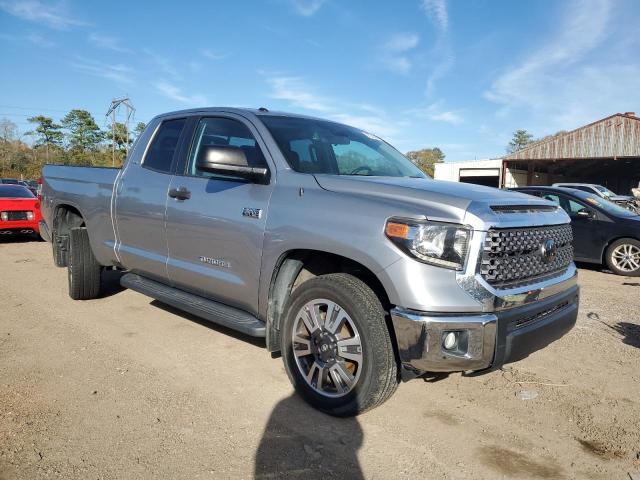 5TFRY5F14JX235569 - 2018 TOYOTA TUNDRA DOUBLE CAB SR/SR5 SILVER photo 4