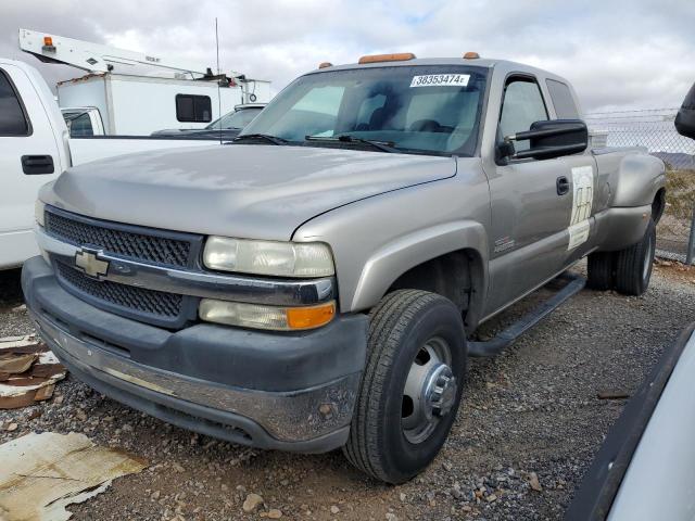 1GCJC39131E325531 - 2001 CHEVROLET SILVERADO C3500 TAN photo 2