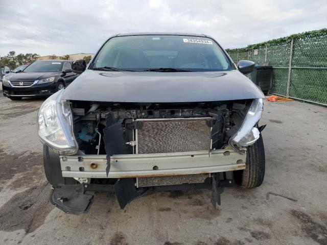 3N1CN7AP2KL881392 - 2019 NISSAN VERSA S GRAY photo 5