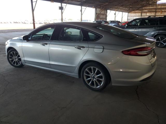 3FA6P0H75HR390585 - 2017 FORD FUSION SE SILVER photo 2