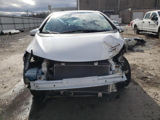 3HGGK5H50FM767649 - 2015 HONDA FIT LX WHITE photo 5