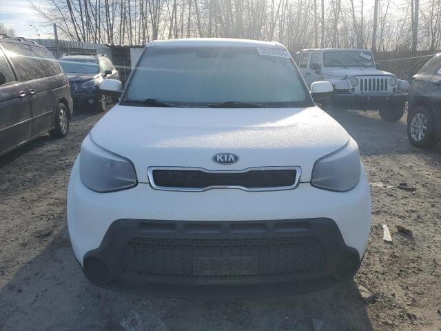 KNDJN2A22F7804768 - 2015 KIA SOUL WHITE photo 5