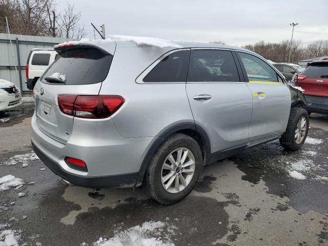 5XYPG4A56KG558735 - 2019 KIA SORENTO LX SILVER photo 3