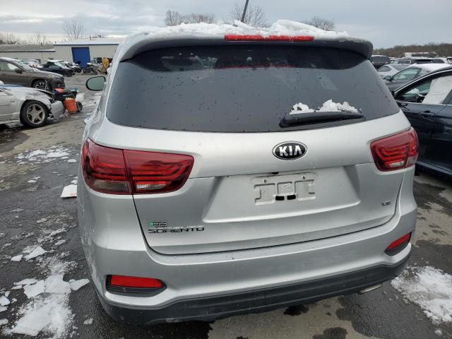 5XYPG4A56KG558735 - 2019 KIA SORENTO LX SILVER photo 6