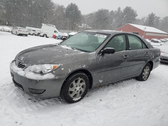 JTDBE32K650310736 - 2005 TOYOTA CAMRY LE GRAY photo 1