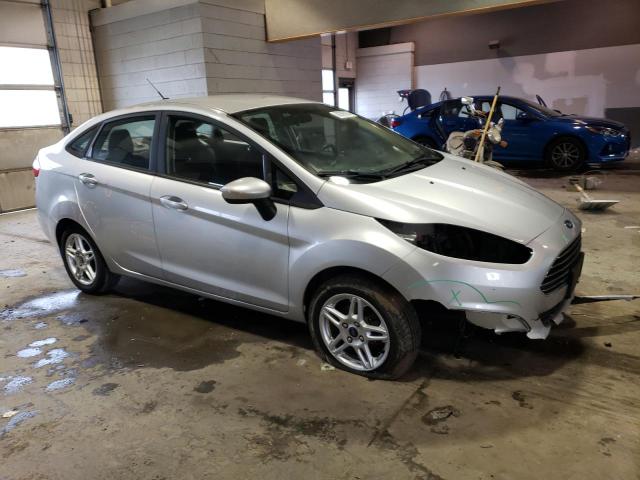 3FADP4BJ8JM142207 - 2018 FORD FIESTA SE SILVER photo 4