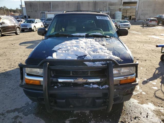 1GNDT13W312137042 - 2001 CHEVROLET BLAZER BLUE photo 5