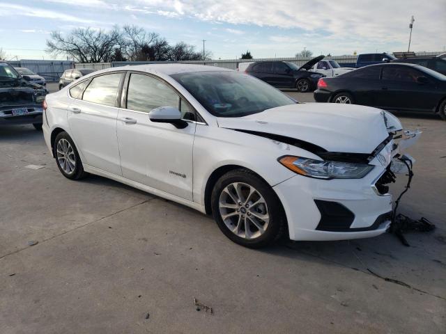 3FA6P0LU2KR169675 - 2019 FORD FUSION SE WHITE photo 4